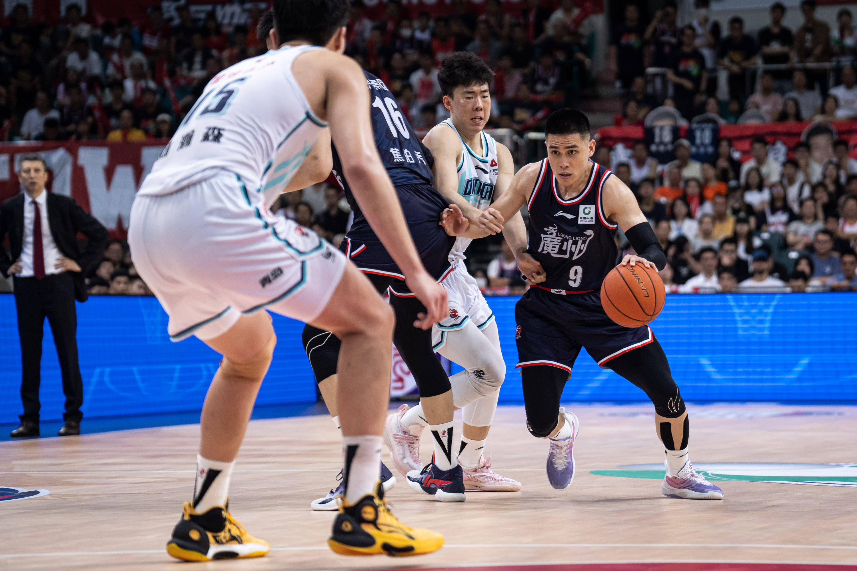 在高噪声的 在高噪声的